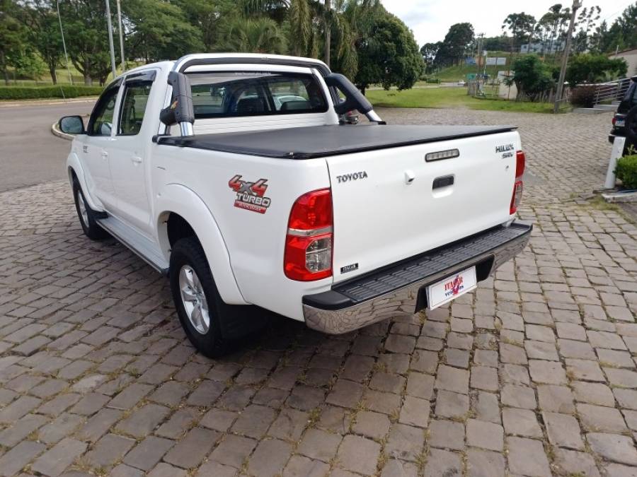 TOYOTA - HILUX - 2014/2015 - Branca - R$ 145.000,00