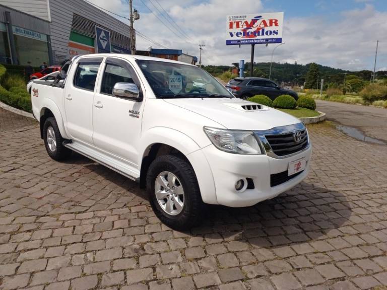 TOYOTA - HILUX - 2014/2015 - Branca - R$ 145.000,00