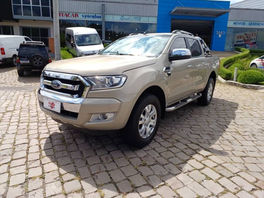 FORD - RANGER - 2017/2018 - Prata - R$ 145.000,00