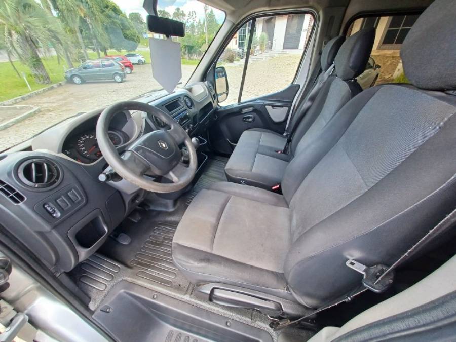 RENAULT - MASTER - 2015/2016 - Prata - R$ 149.999,00