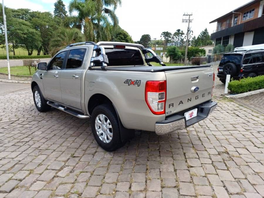 FORD - RANGER - 2017/2018 - Prata - R$ 145.000,00