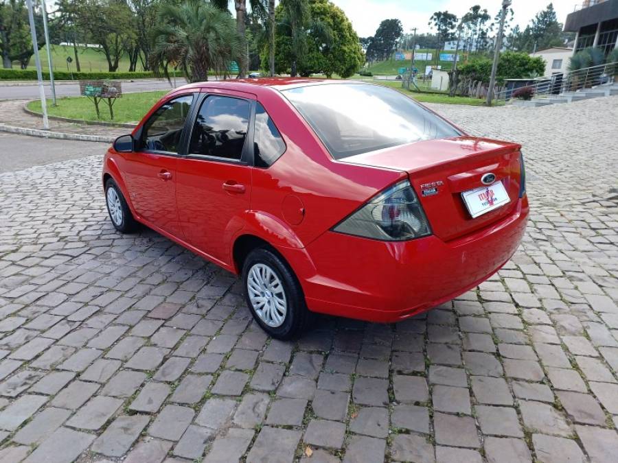 FORD - FIESTA - 2013/2014 - Vermelha - R$ 39.990,00