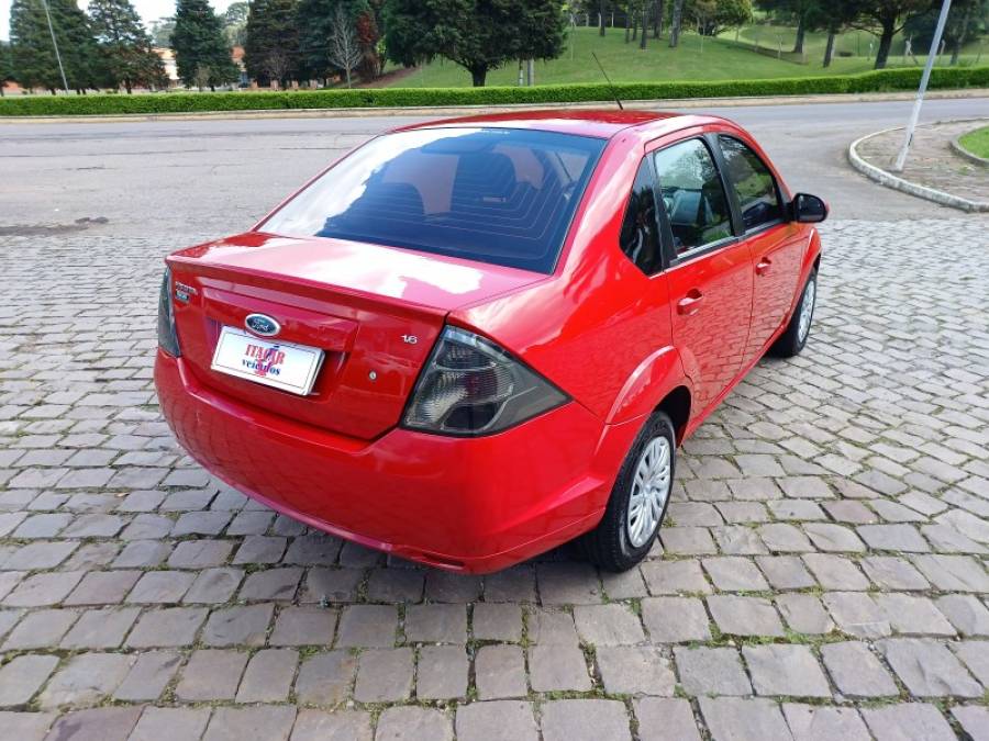 FORD - FIESTA - 2013/2014 - Vermelha - R$ 39.990,00