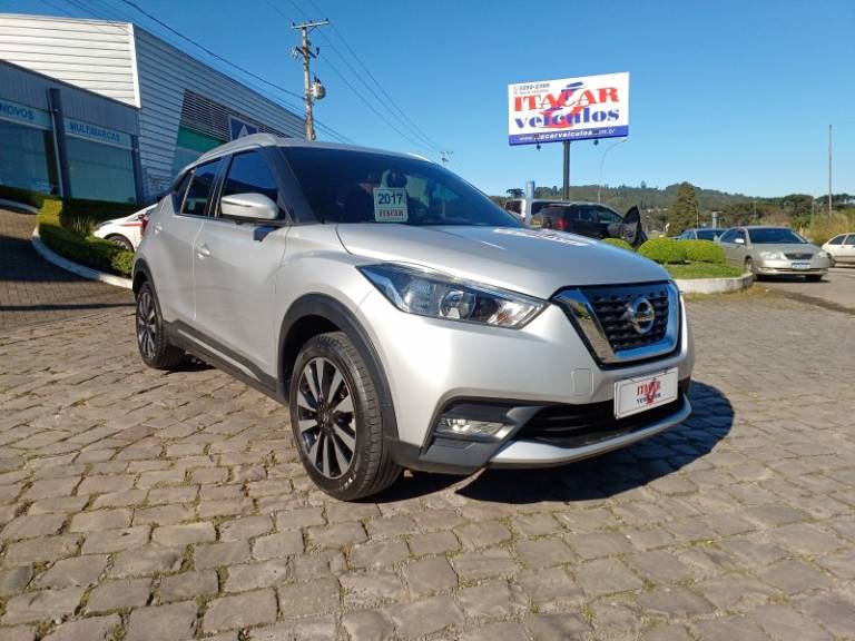 NISSAN - KICKS - 2016/2017 - Prata - R$ 82.990,00