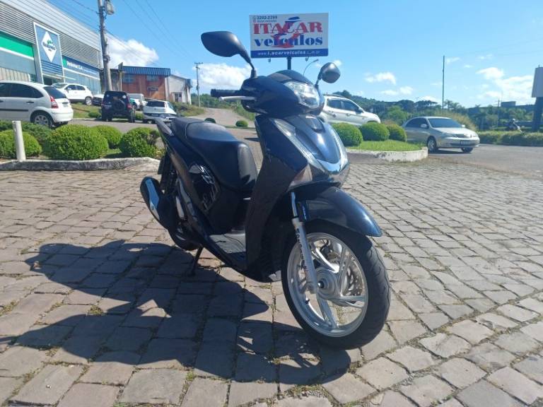 HONDA - SH 150i - 2018/2018 - Azul - R$ 14.000,00