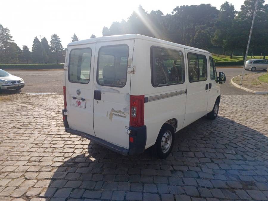 FIAT - DUCATO - 2005/2006 - Branca - R$ 32.000,00