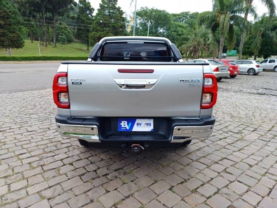 TOYOTA - HILUX - 2021/2022 - Prata - R$ 255.000,00