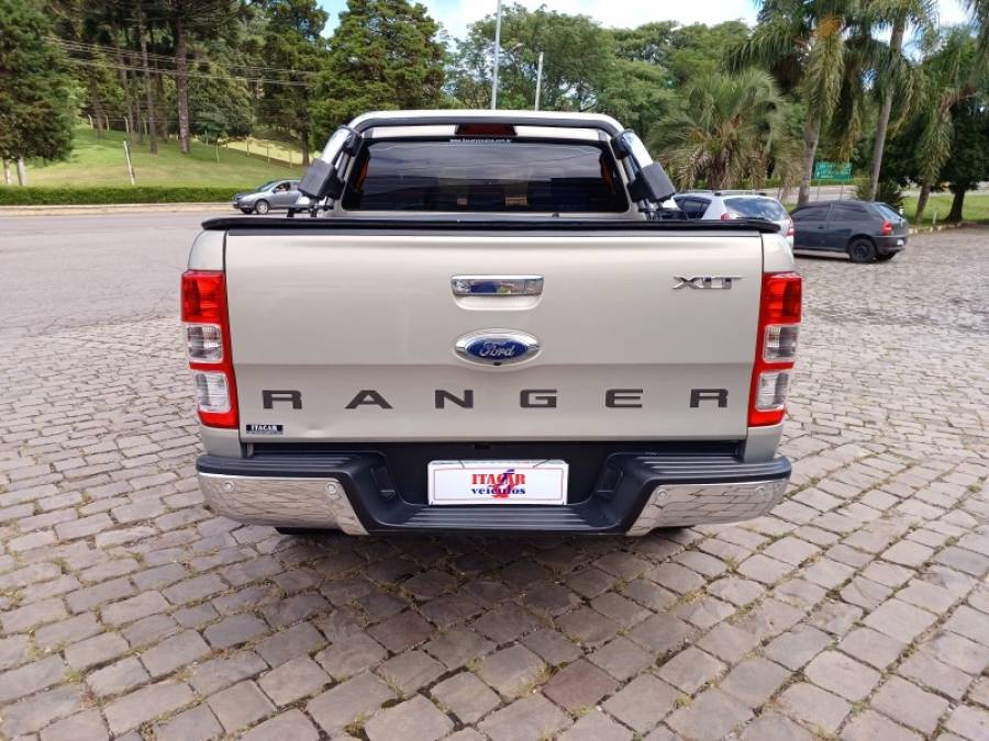 FORD - RANGER - 2017/2018 - Prata - R$ 145.000,00