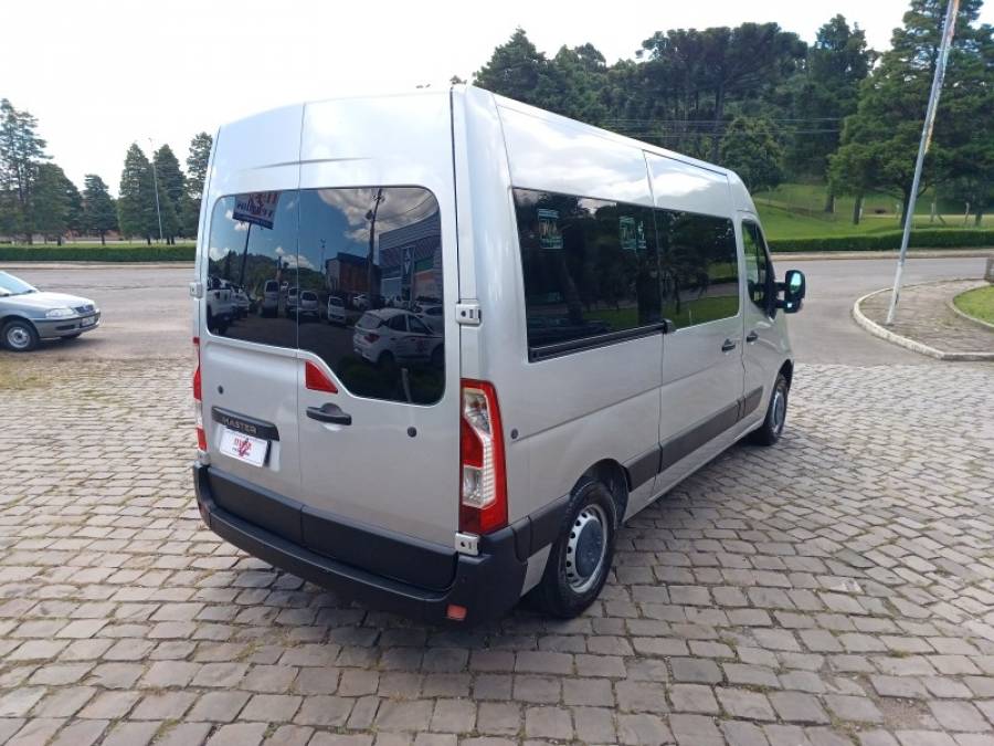 RENAULT - MASTER - 2015/2016 - Prata - R$ 149.999,00