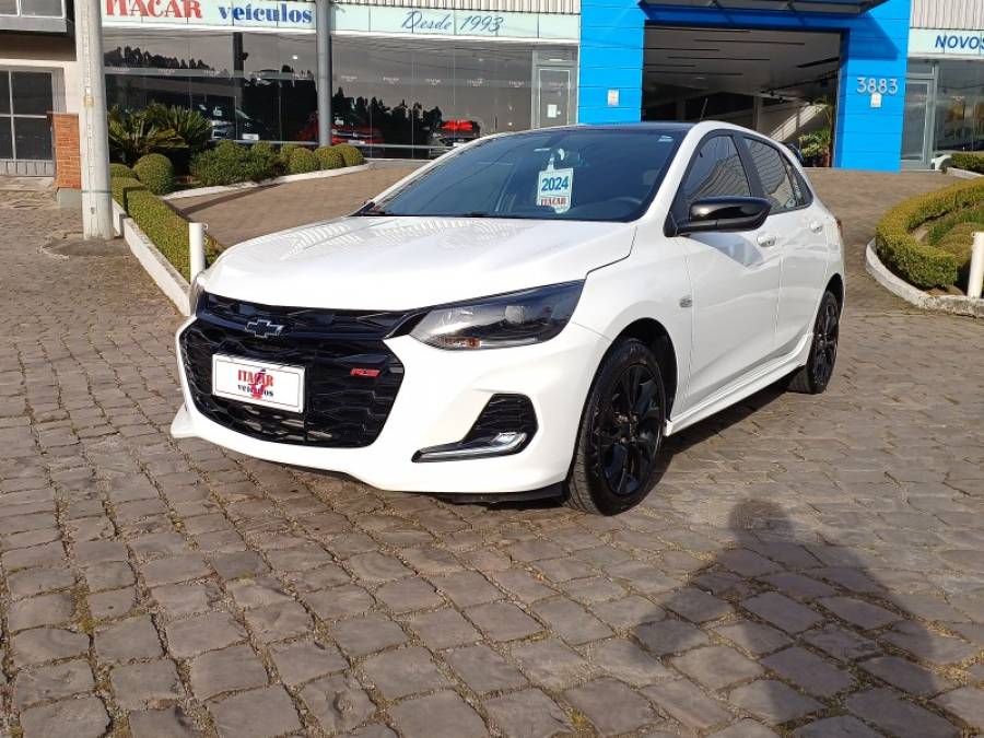 CHEVROLET - ONIX - 2023/2024 - Branca - R$ 105.000,00