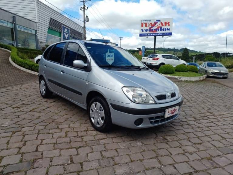 RENAULT - SCÉNIC - 2007/2008 - Prata - R$ 24.999,00