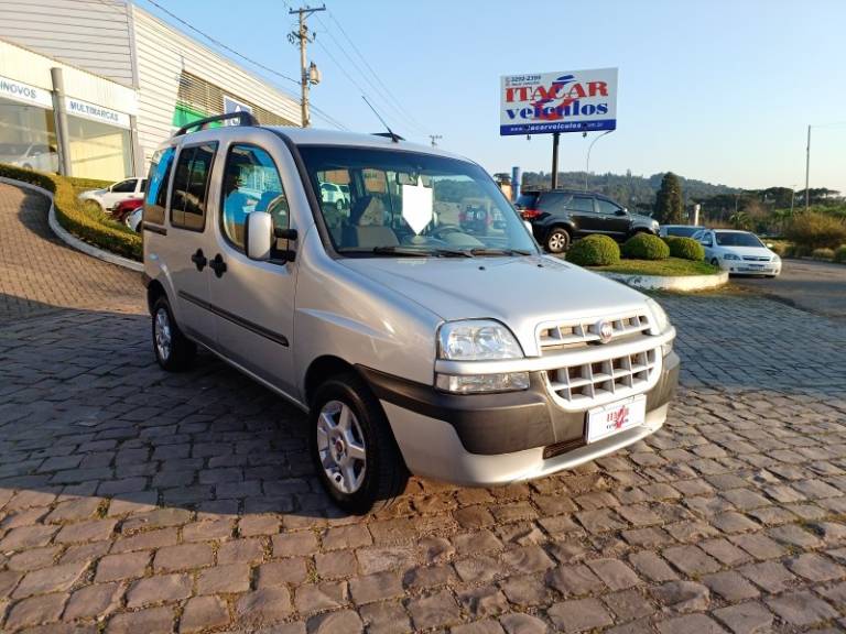 FIAT - DOBLÓ - 2008/2009 - Prata - R$ 34.999,00