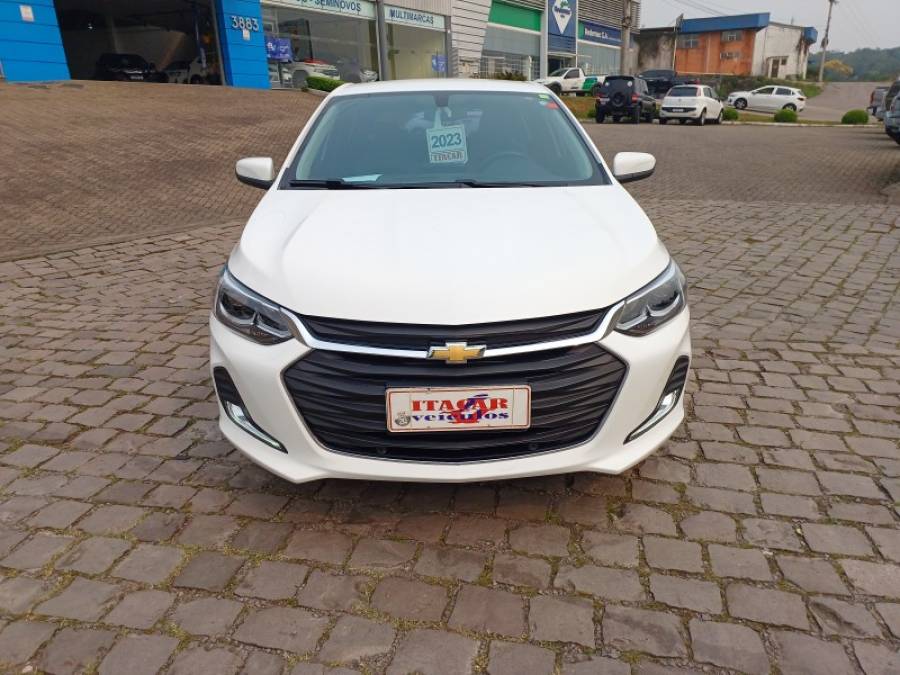 CHEVROLET - ONIX - 2022/2023 - Branca - R$ 99.990,00