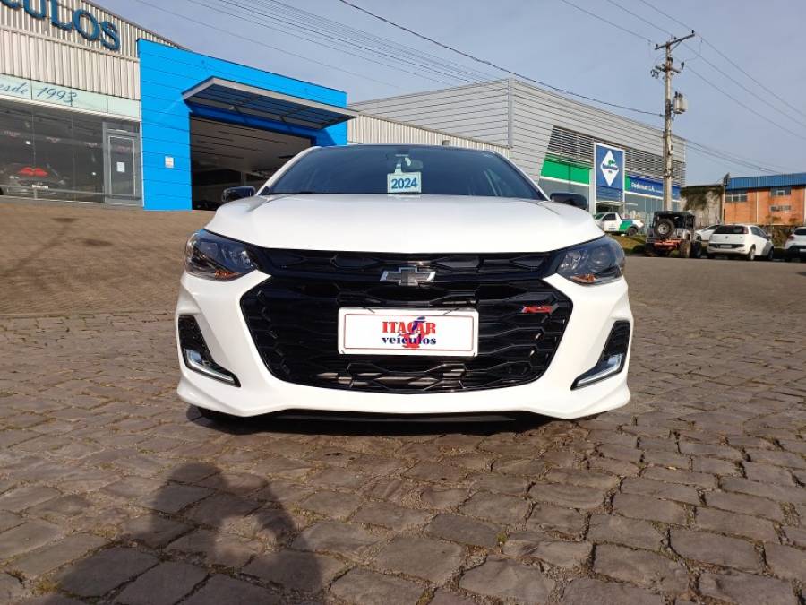 CHEVROLET - ONIX - 2023/2024 - Branca - R$ 105.000,00