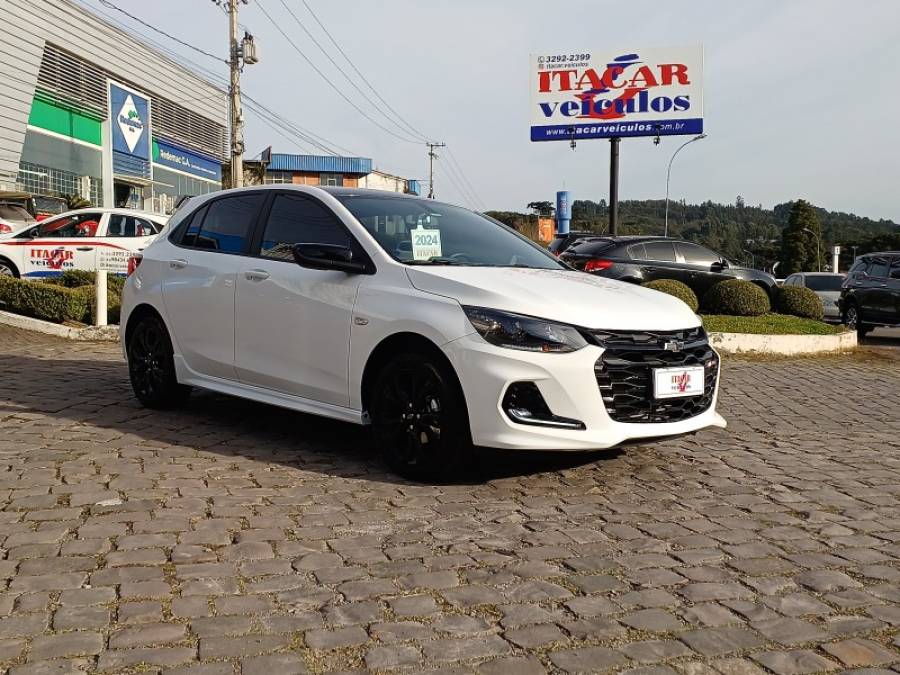 CHEVROLET - ONIX - 2023/2024 - Branca - R$ 102.999,00