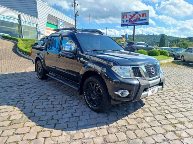 NISSAN - FRONTIER - 2013/2014 - Preta - R$ 99.990,00