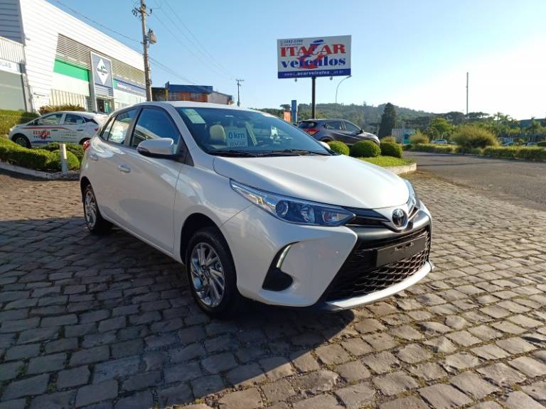 TOYOTA - YARIS - 2025/2025 - Branca - Sob Consulta