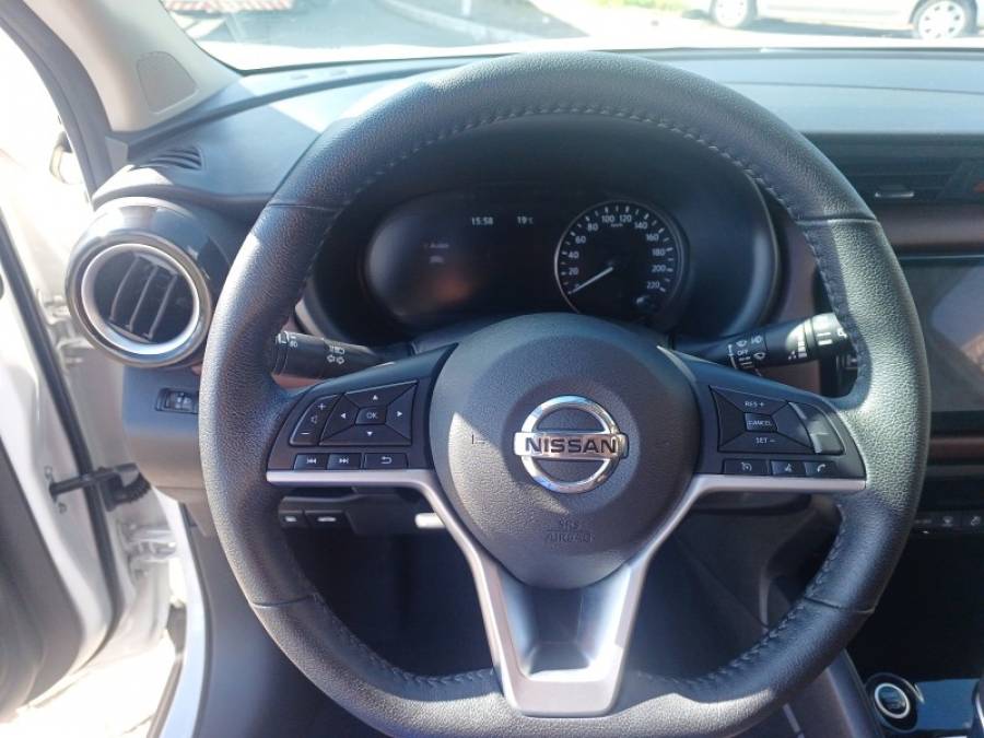 NISSAN - KICKS - 2021/2022 - Branca - R$ 109.990,00