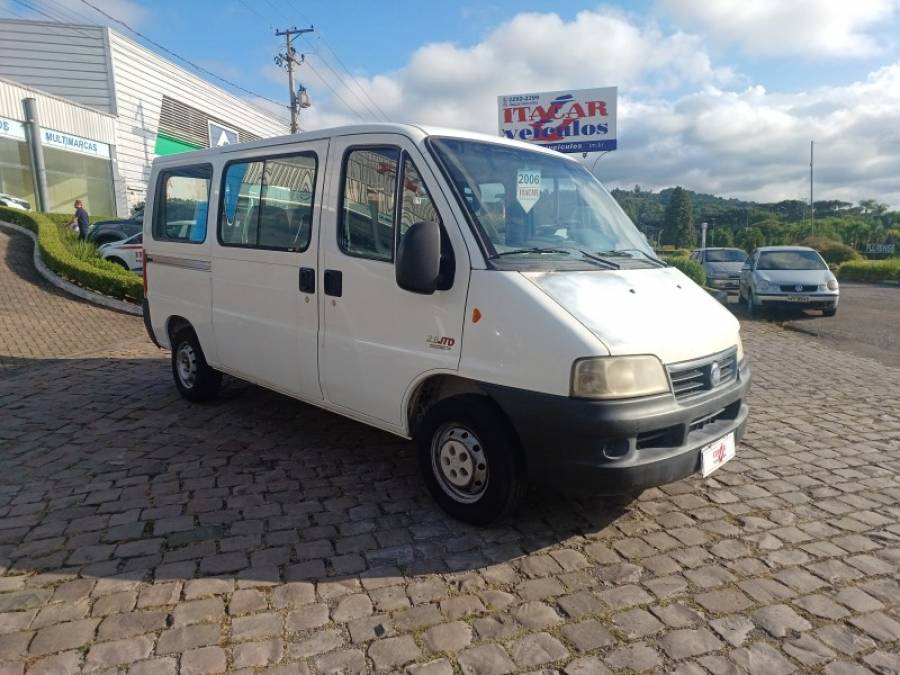 FIAT - DUCATO - 2005/2006 - Branca - R$ 32.000,00