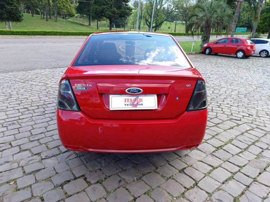 FORD - FIESTA - 2013/2014 - Vermelha - R$ 39.990,00