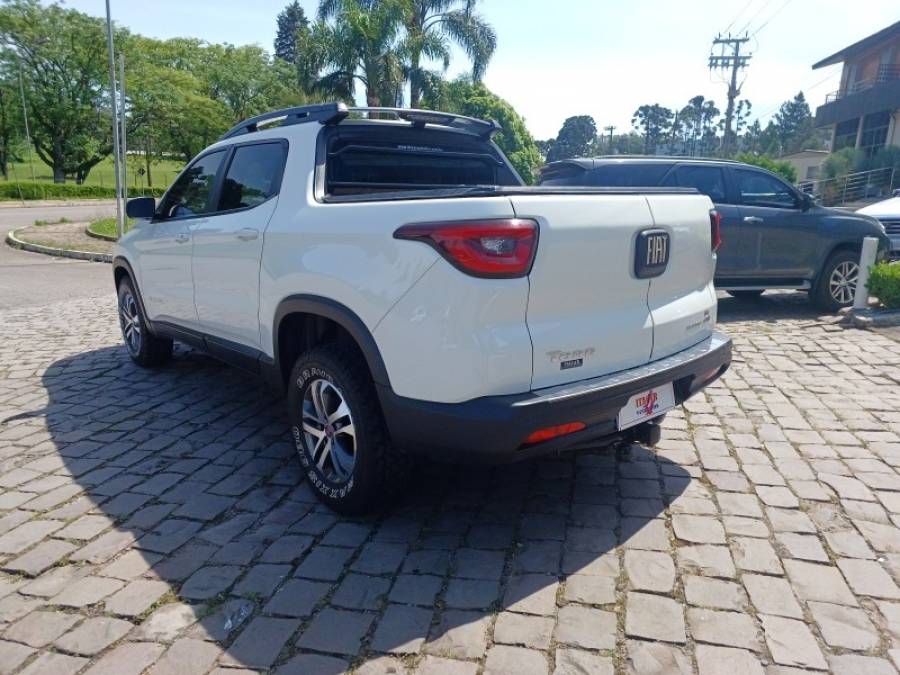 FIAT - TORO - 2016/2017 - Branca - R$ 88.990,00