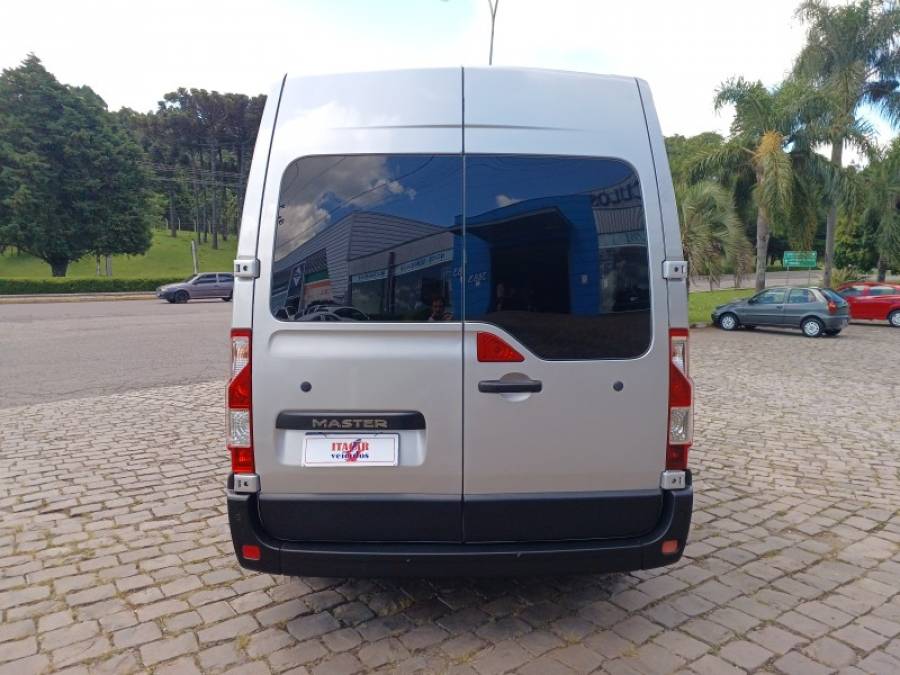 RENAULT - MASTER - 2015/2016 - Prata - R$ 149.999,00