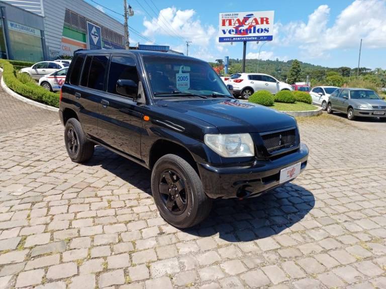 MITSUBISHI - PAJERO TR4 - 2005/2005 - Preta - R$ 41.900,00