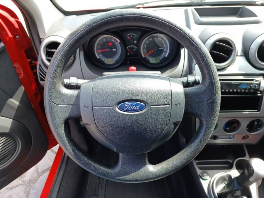 FORD - FIESTA - 2013/2014 - Vermelha - R$ 39.990,00