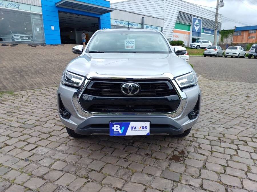 TOYOTA - HILUX - 2021/2022 - Prata - R$ 255.000,00