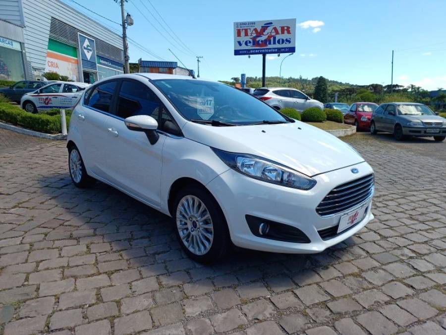 FORD - FIESTA - 2017/2017 - Branca - R$ 63.000,00