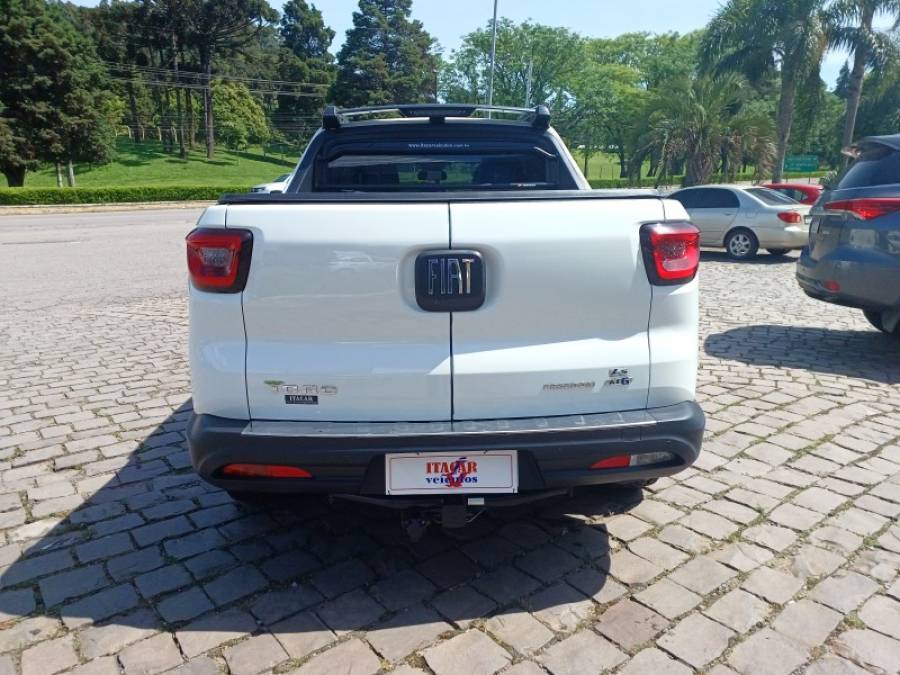 FIAT - TORO - 2016/2017 - Branca - R$ 88.990,00