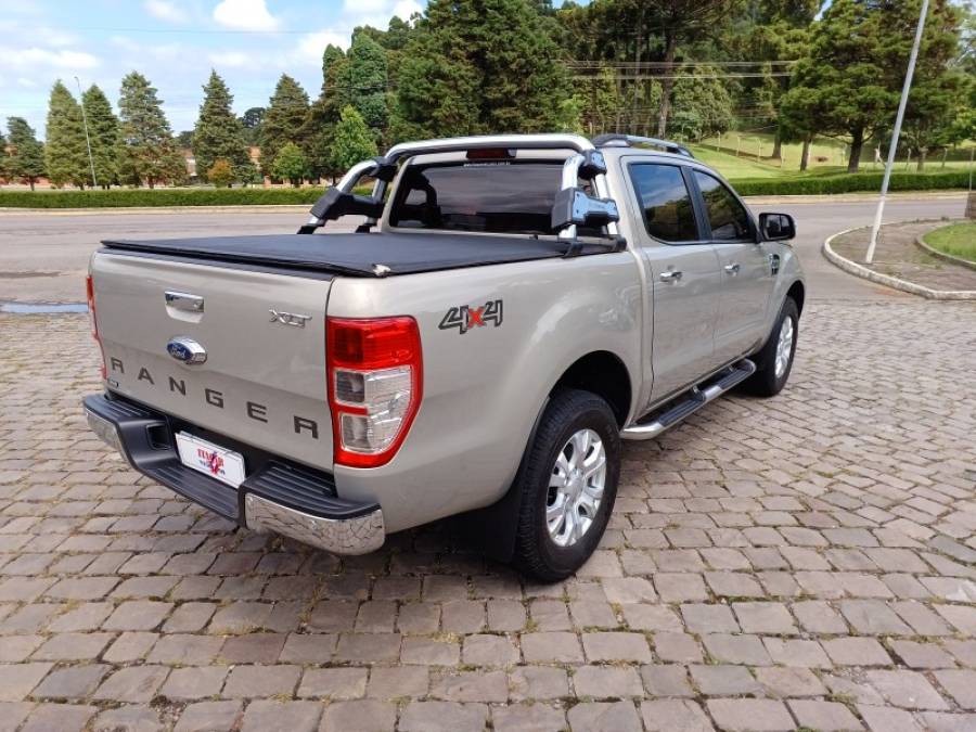 FORD - RANGER - 2017/2018 - Prata - R$ 145.000,00