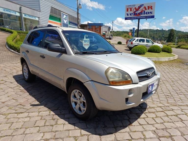 HYUNDAI - TUCSON - 2011/2012 - Prata - R$ 30.000,00