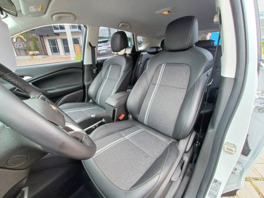 CHEVROLET - TRACKER - 2023/2024 - Branca - R$ 133.990,00