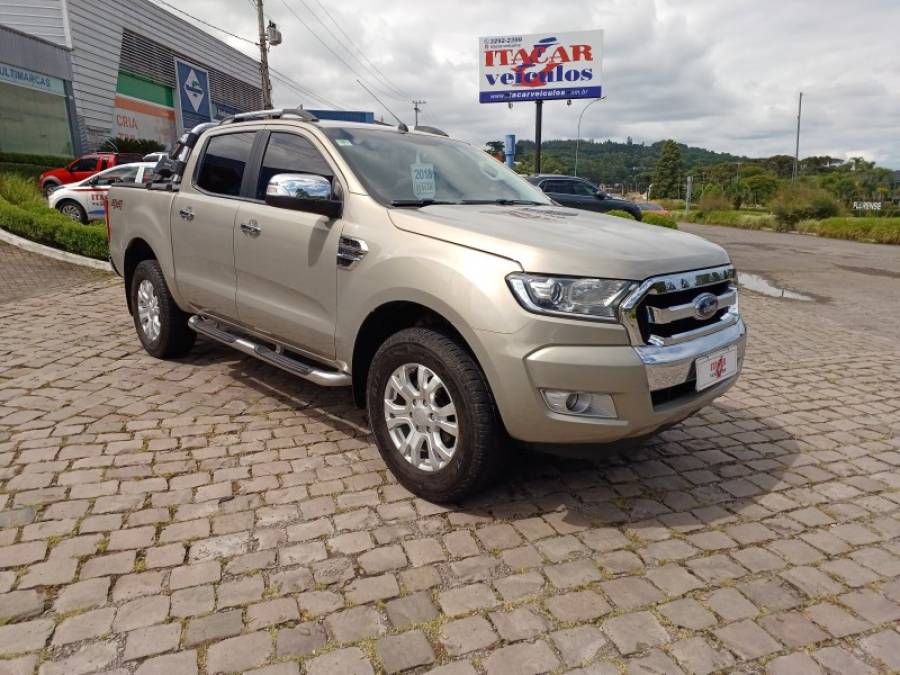 FORD - RANGER - 2017/2018 - Prata - R$ 145.000,00