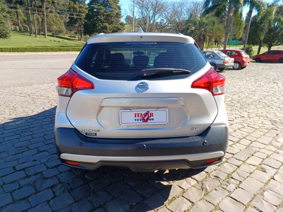 NISSAN - KICKS - 2016/2017 - Prata - R$ 82.990,00