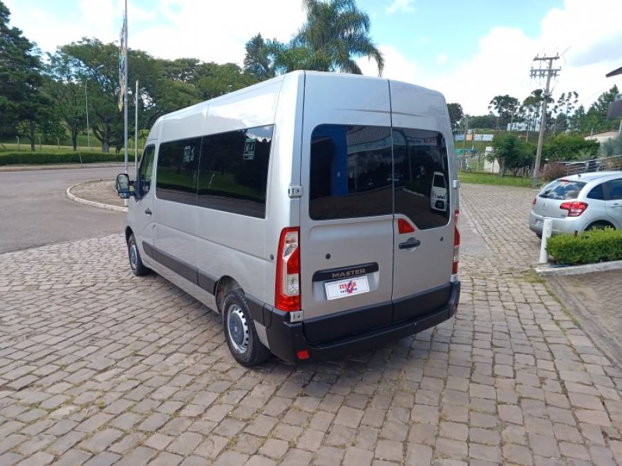 RENAULT - MASTER - 2015/2016 - Prata - R$ 149.999,00