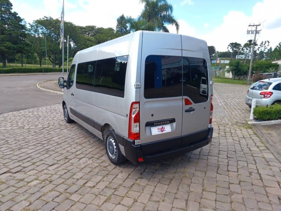 RENAULT - MASTER - 2015/2016 - Prata - R$ 149.999,00