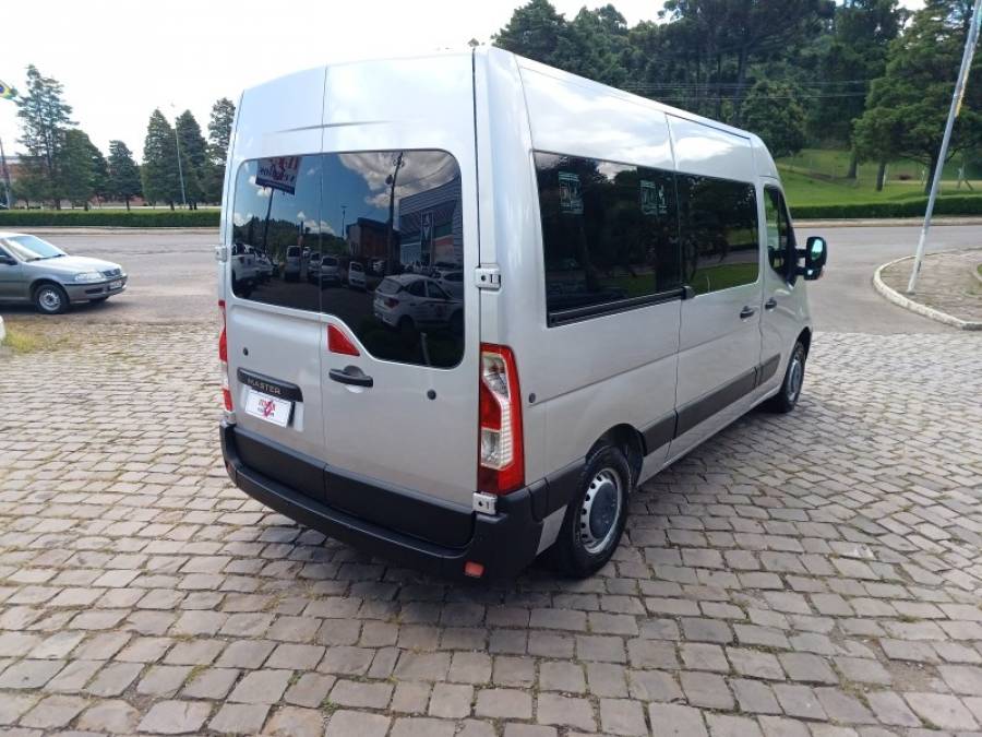 RENAULT - MASTER - 2015/2016 - Prata - R$ 149.999,00