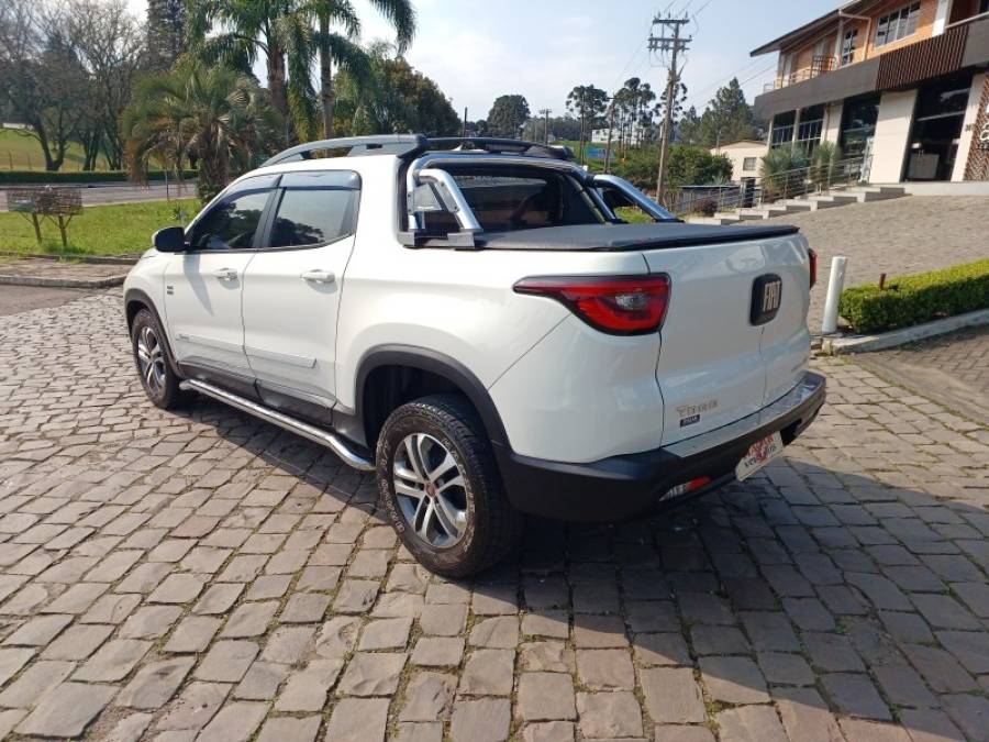 FIAT - TORO - 2018/2019 - Branca - R$ 114.990,00