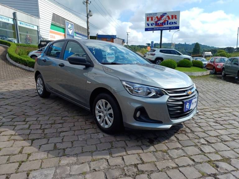 CHEVROLET - ONIX - 2023/2024 - Prata - R$ 94.990,00